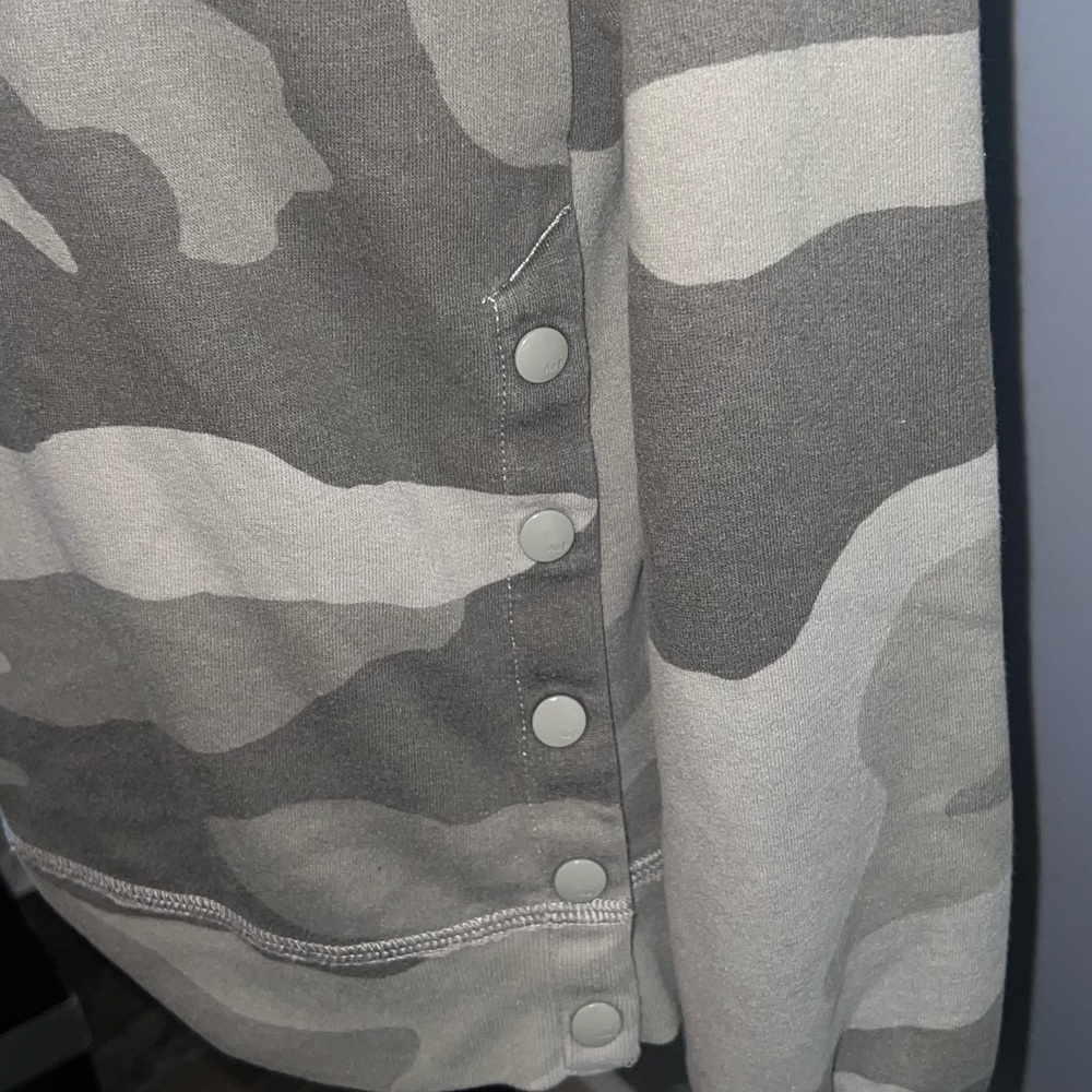 Abercrombie & fitch- camo crewneck - Picture 5 of 6